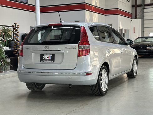 Used 2009 Hyundai Elantra image 2