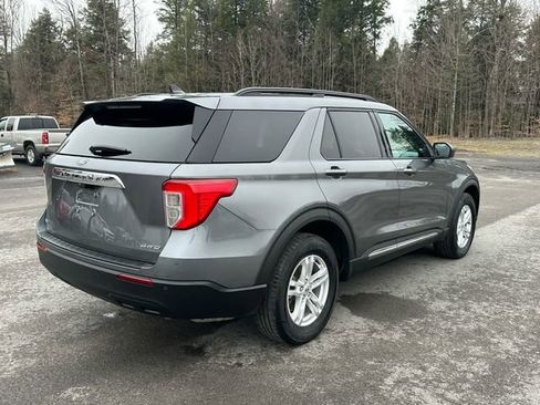 Used 2023 Ford Explorer XLT AWD/4WD image 5