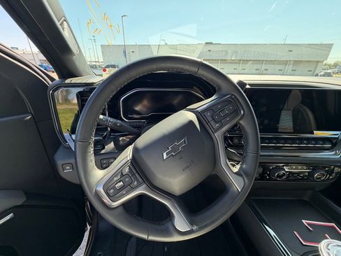 Used 2024 Chevrolet Silverado 2500 ZR2 w/ Technology Package image 9