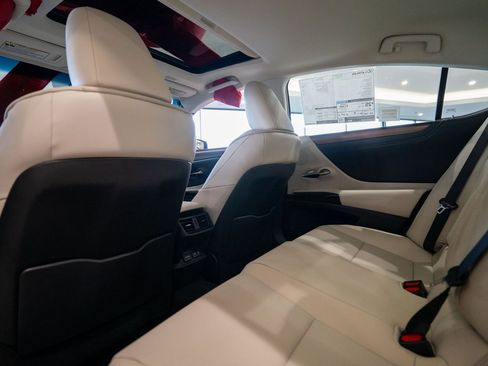 New 2025 Lexus ES 350 w/ Premium Package image 31