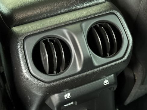 Used 2018 Jeep Wrangler Unlimited Rubicon image 14