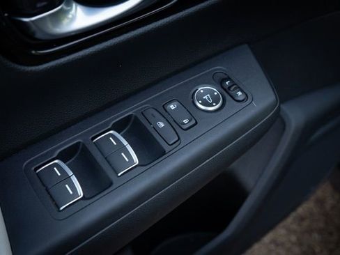 Used 2025 Honda CR-V EX-L image 18