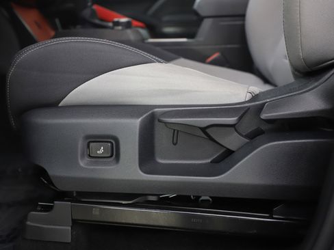 Used 2024 Toyota Tacoma TRD Off-Road image 29