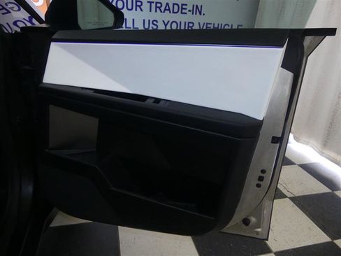 Used 2024 Tesla Cybertruck AWD Crew Cab image 31