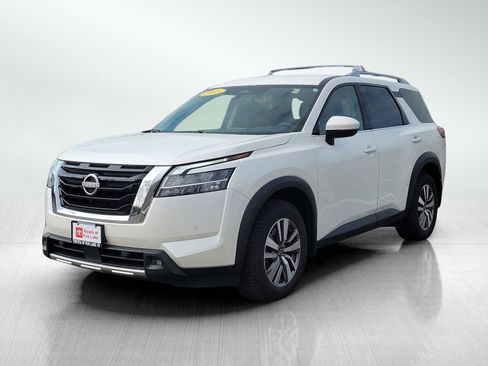 Used 2023 Nissan Pathfinder SL AWD/4WD image 2
