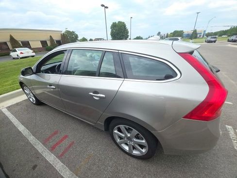 Used 2016 Volvo V60 T5 Premier FWD image 4
