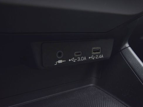 Used 2024 Subaru Crosstrek 2.0i Premium image 32