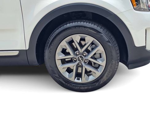Certified 2025 Kia Telluride LX FWD image 8