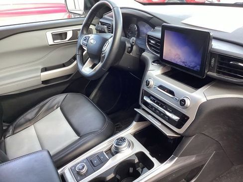 Used 2023 Ford Explorer XLT w/ Equipment Group 202A AWD/4WD image 23
