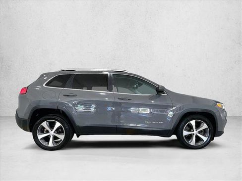 Used 2020 Jeep Cherokee Limited FWD image 5