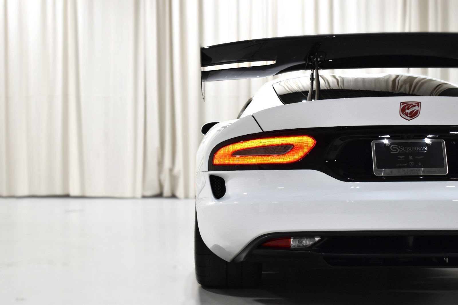 Used 2016 Dodge Viper ACR RWD image 9