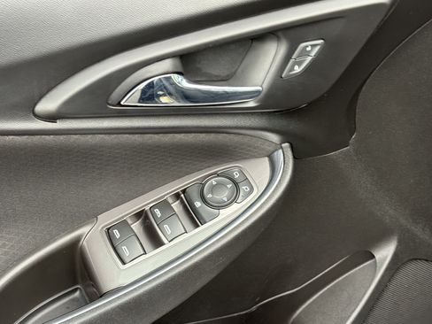 Used 2017 Chevrolet Malibu LT FWD image 13
