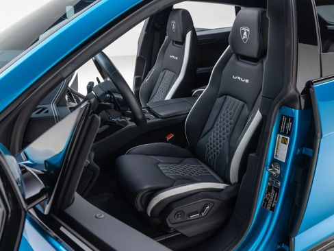 Used 2023 Lamborghini Urus Performante AWD/4WD image 3