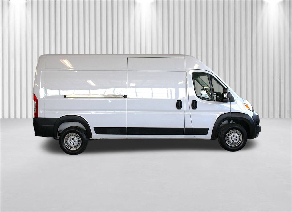 Used 2024 RAM ProMaster 2500 w/ Convenience Group FWD image 2