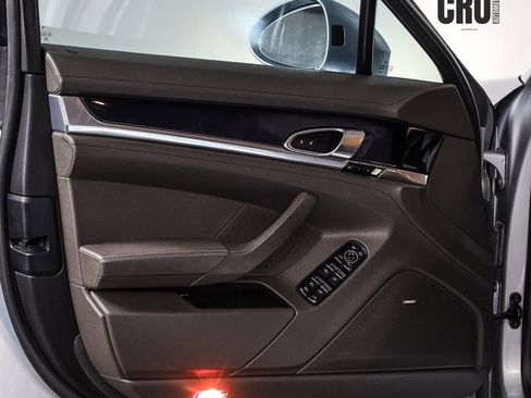 Used 2014 Porsche Panamera 4 image 15