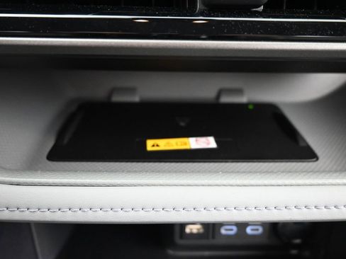 Used 2024 Toyota Highlander Limited image 26