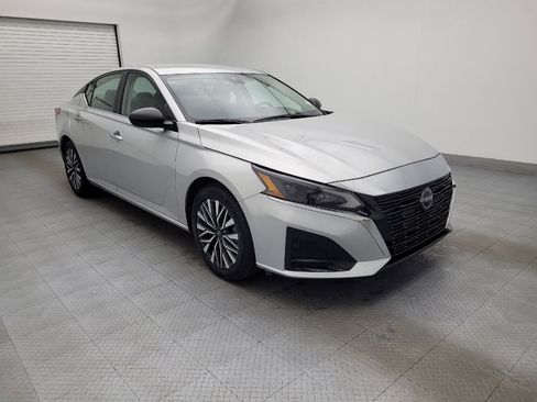 Used 2024 Nissan Altima 2.5 SV image 13