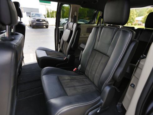 Used 2019 Dodge Grand Caravan SXT FWD image 10