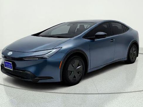 Used 2026 Toyota Prius LE FWD image 3