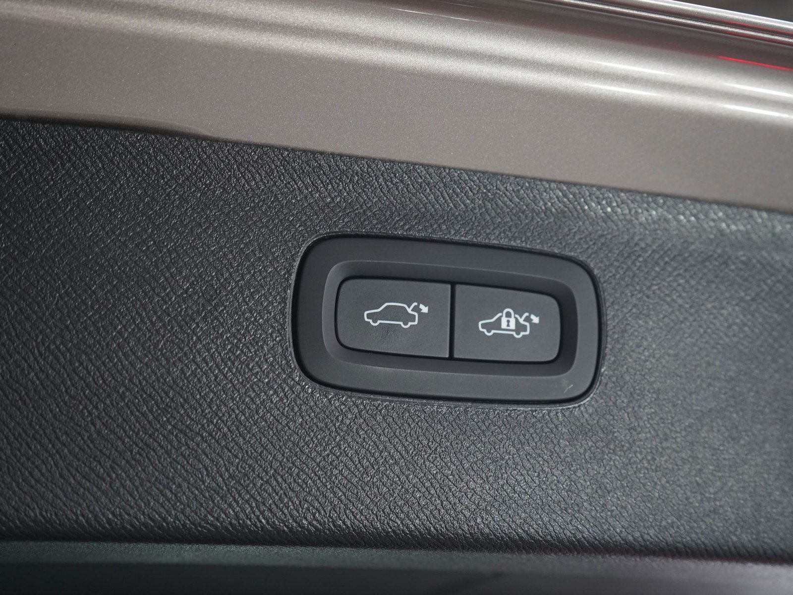 Used 2023 Volvo XC90 B6 Plus AWD/4WD image 11