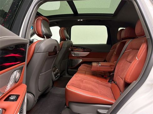 Used 2024 Lincoln Nautilus Black Label w/ Jet Appearance Package (87T) image 18