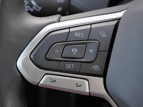 Used 2025 Volkswagen Jetta Sport image 32