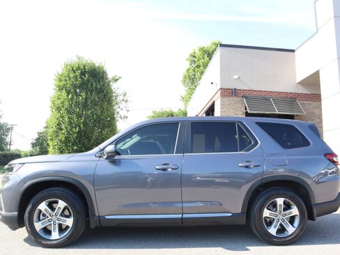 Used 2025 Honda Pilot EX-L image 10