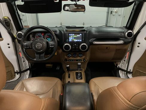 Used 2017 Jeep Wrangler Sahara w/ Connectivity Group image 33