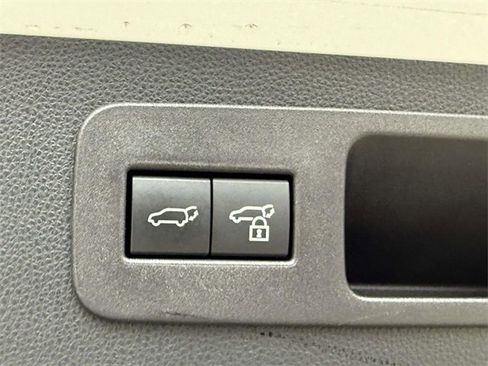 Used 2023 Lexus LX 600 4WD w/ Luxury Package image 18