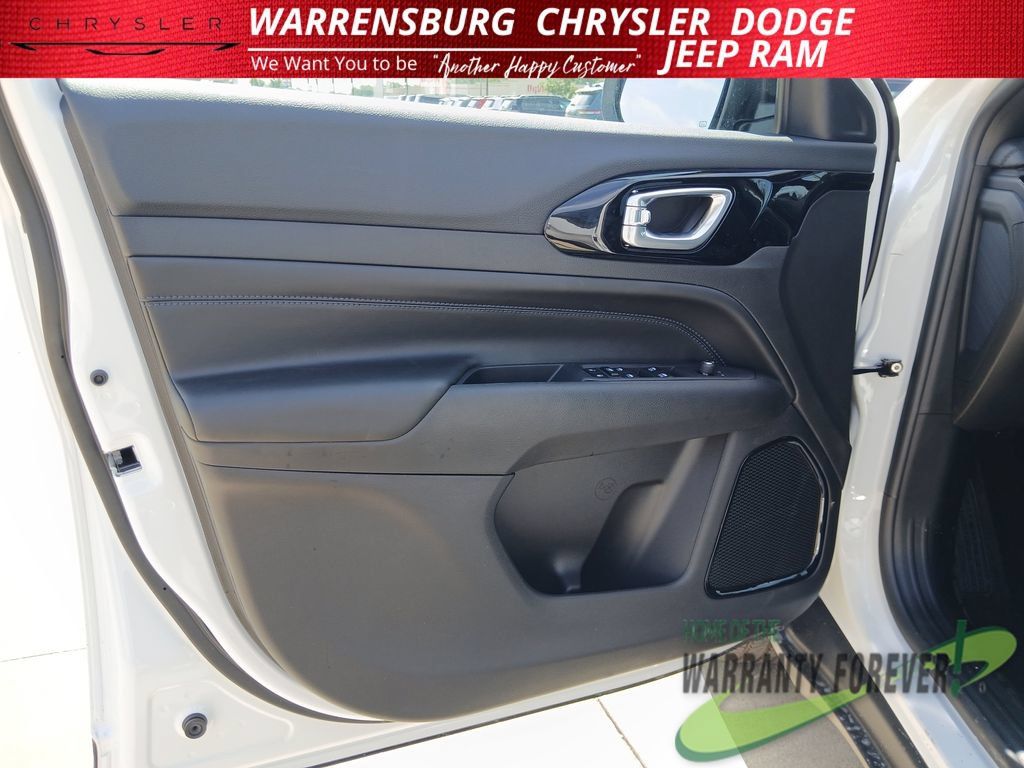 New 2026 Jeep Compass Latitude AWD/4WD image 12