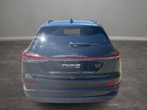 Used 2025 Audi Q4 e-tron Premium Plus image 31