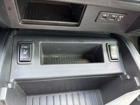 Used 2019 Nissan Titan SV w/ SV Convenience Package image 21