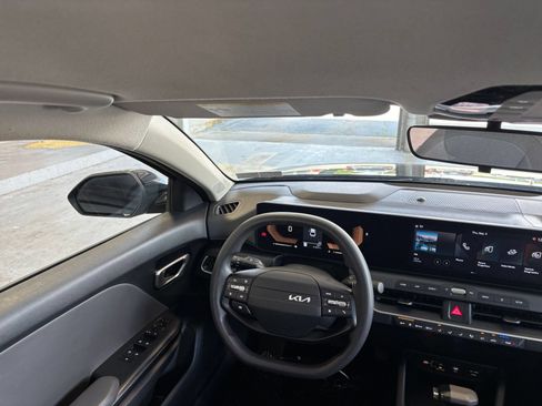 Used 2025 Kia K4 FWD image 33