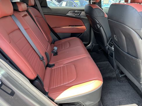 Certified 2025 Kia Sportage SX Prestige AWD/4WD image 19