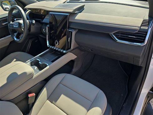 Used 2025 GMC Acadia Elevation w/ Elevation Premium Package image 30