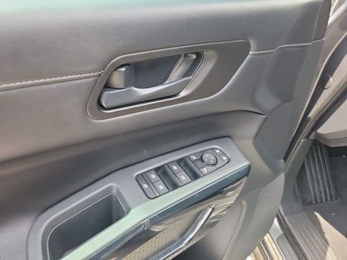 Used 2024 Nissan Pathfinder S FWD image 22
