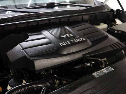 Used 2018 Nissan Titan SV image 22