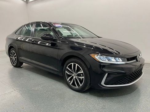 Used 2025 Volkswagen Jetta SE FWD image 8