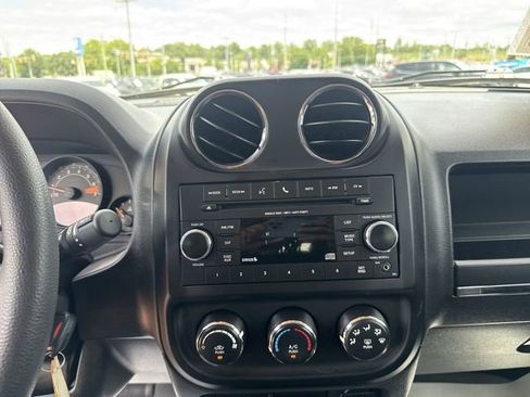 Used 2017 Jeep Patriot Sport w/ Power Value Group FWD image 16