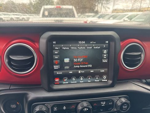 Used 2022 Jeep Wrangler Unlimited Rubicon w/ Cold Weather Group image 16