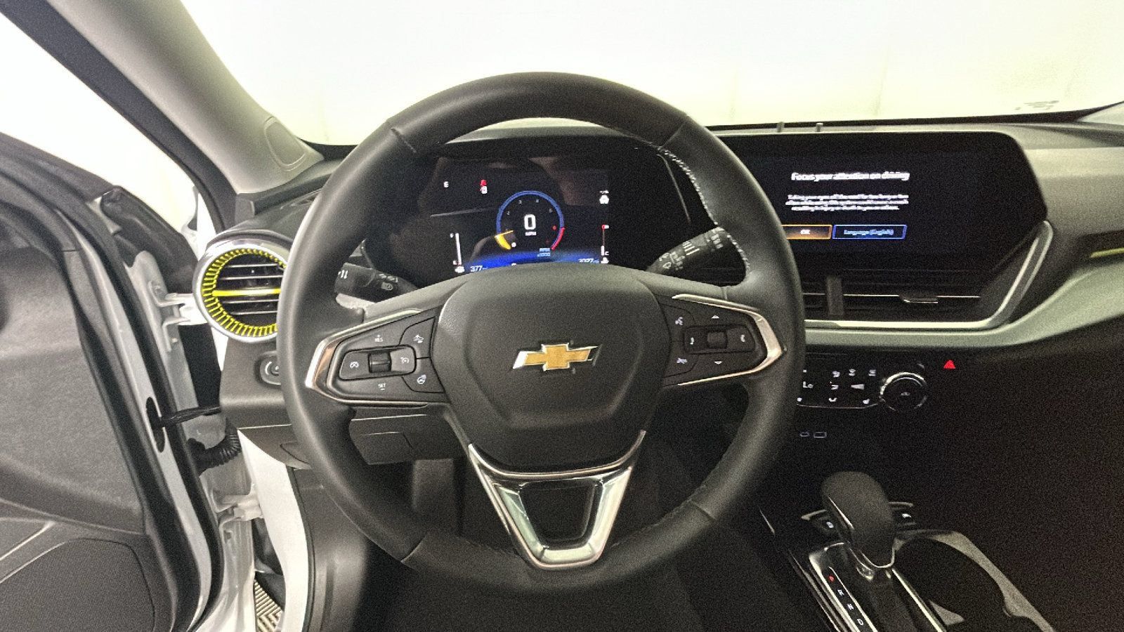Used 2024 Chevrolet Trax LT w/ LT Convenience Package FWD image 17