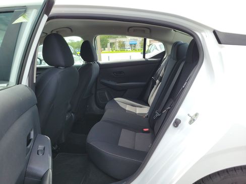 Used 2024 Nissan Sentra SV FWD image 22