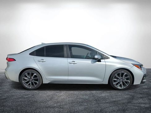 Used 2021 Toyota Corolla SE FWD image 2