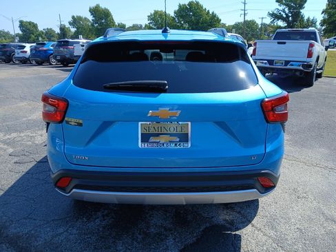 Used 2025 Chevrolet Trax LT FWD image 5