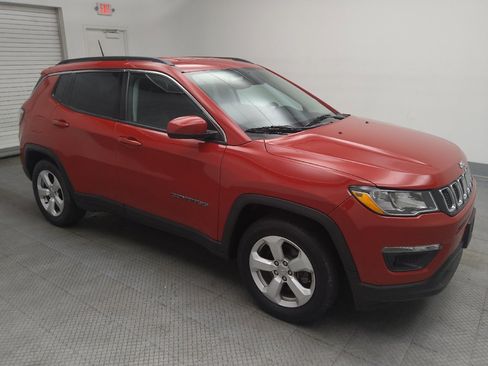Used 2018 Jeep Compass Latitude w/ Cold Weather Group FWD image 11