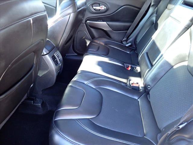Used 2019 Jeep Cherokee Latitude Plus w/ Comfort/Convenience Group AWD/4WD image 9