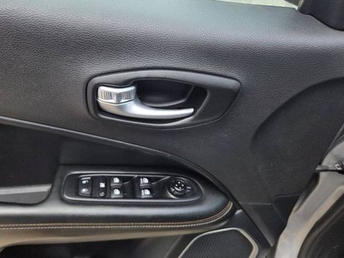 Used 2020 Jeep Compass Latitude w/ Cold Weather Group FWD image 14