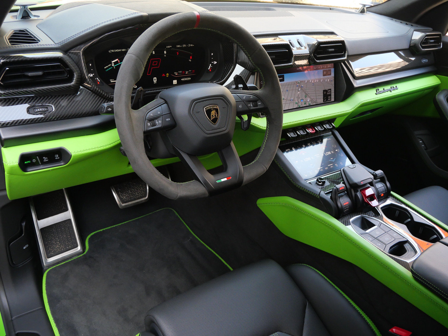 Used 2026 Lamborghini Urus SE AWD/4WD image 15