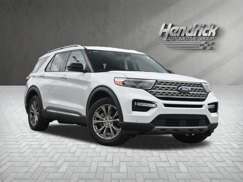 Used 2023 Ford Explorer Limited w/ Equipment Group 301A AWD/4WD image 2