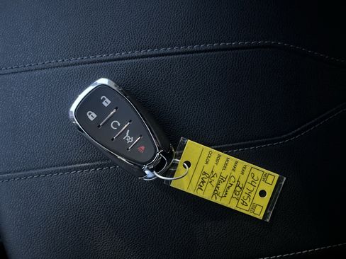 Used 2023 Chevrolet Traverse LT image 35